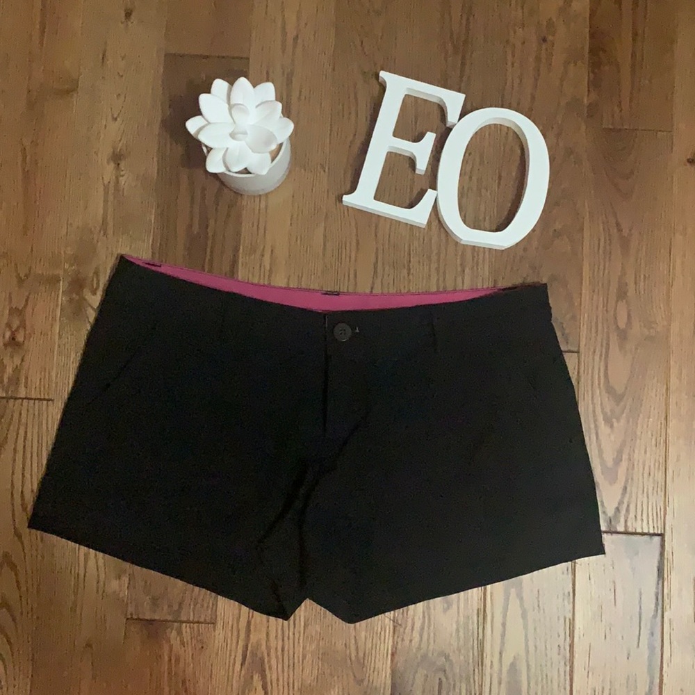 Powder Room Shorts
